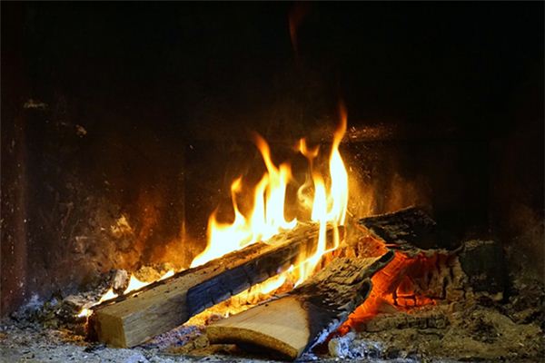 梦见烧柴生火是什么意思 梦见烧柴生火是什么意思