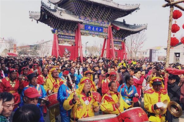 梦见喧闹是什么意思 梦见喧闹是什么意思