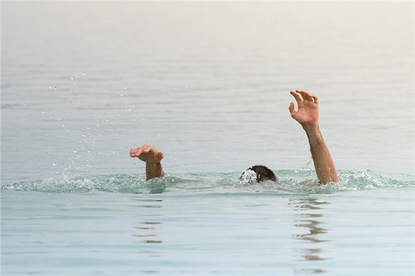 梦见自己溺水 梦见自己溺水