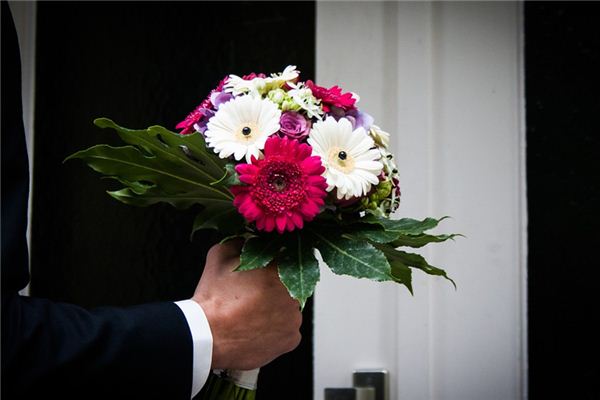 梦见送花是什么意思 梦见送花是什么意思