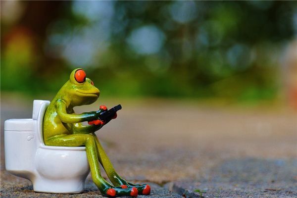 梦见掉厕所是什么意思 梦见掉厕所是什么意思