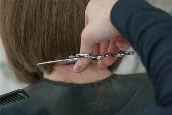 梦见头发被剪了是什么意思 梦见头发被剪了是什么意思