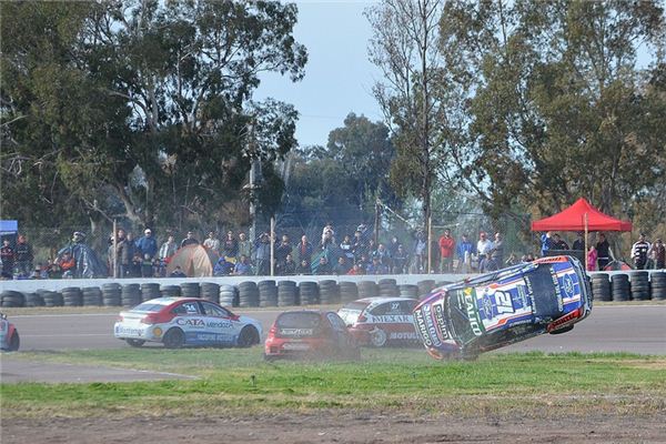 梦见开车翻车是什么意思 梦见开车翻车是什么意思