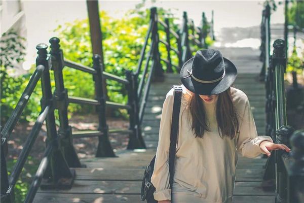 梦见衣服被露水弄湿 梦见衣服被露水弄湿