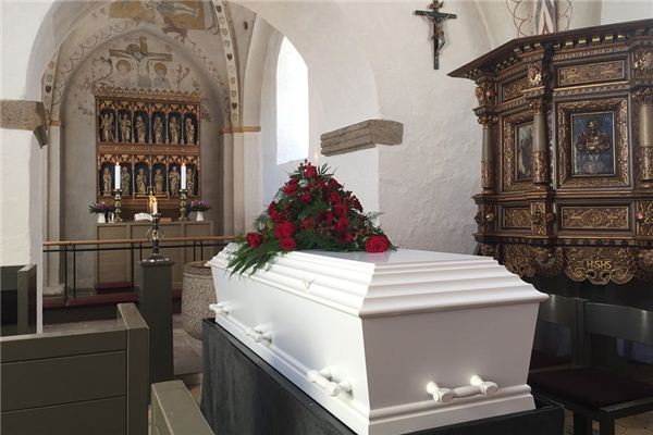 梦见有人抬棺材是什么意思 梦见有人抬棺材是什么意思