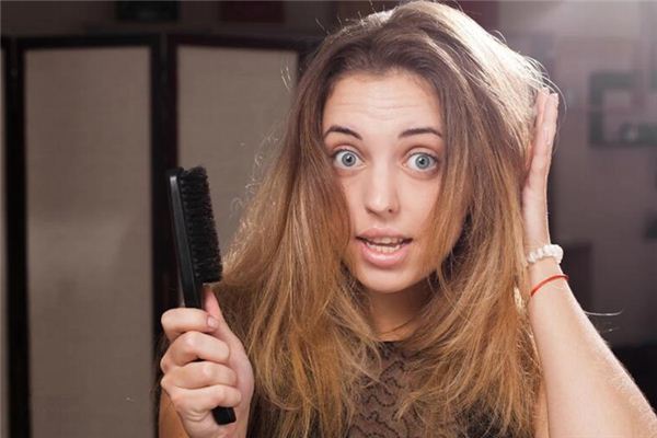 梦见别人掉头发是什么意思 梦见别人掉头发是什么意思