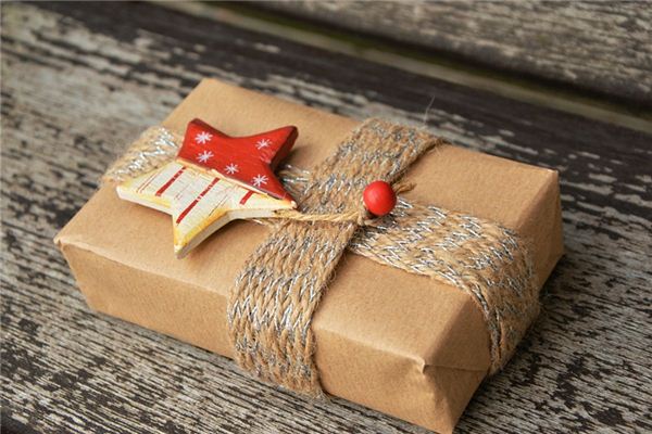 梦见别人送我东西是什么意思 梦见别人送我东西是什么意思