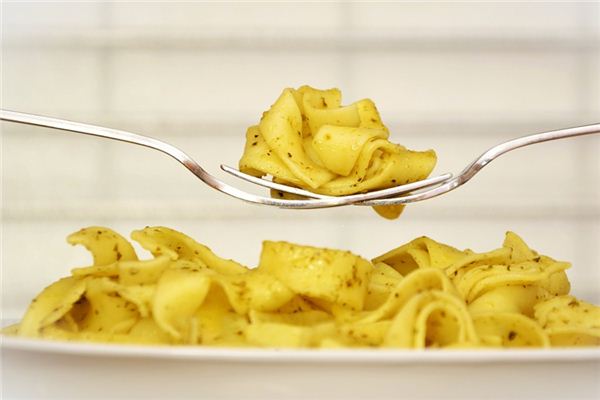 梦见别人吃面条是什么意思 梦见别人吃面条是什么意思