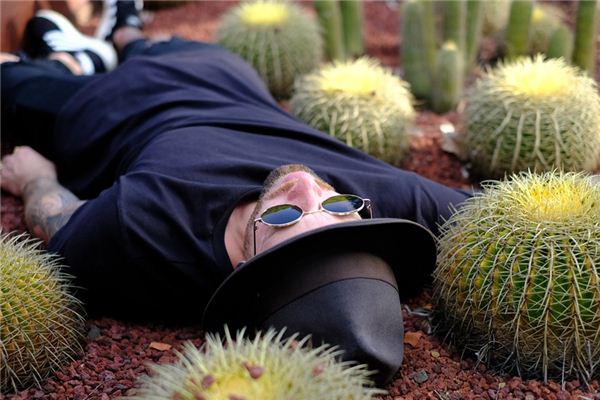 梦见别人抬死人是什么意思 梦见别人抬死人是什么意思