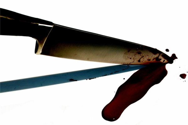 梦见别人拿刀杀我是什么意思 梦见别人拿刀杀我是什么意思