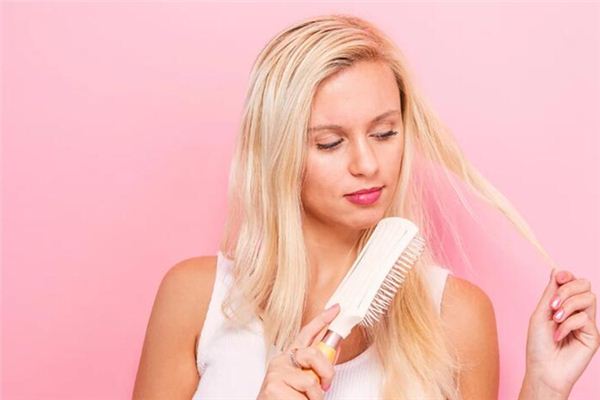 梦见别人给自己梳头是什么意思